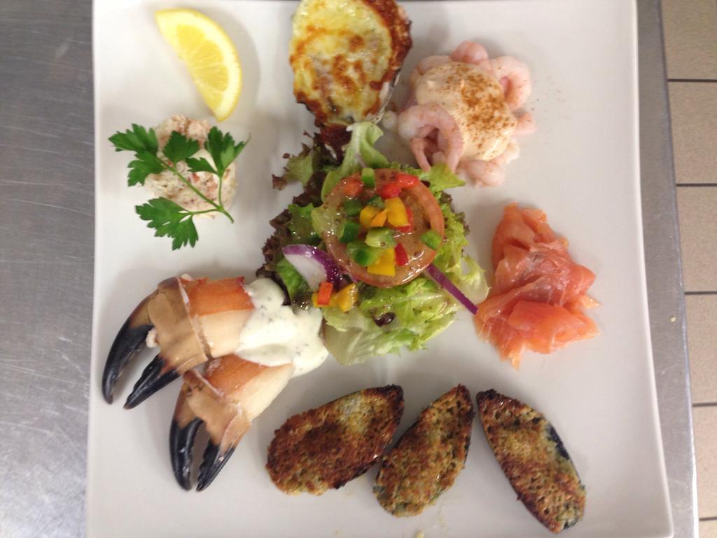 The Fleet Inn Guesthouse & Restaurant Killybegs Dış mekan fotoğraf